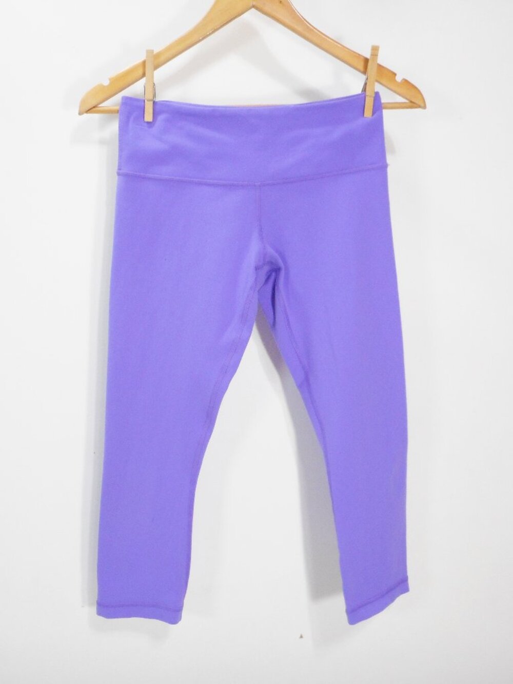 Lululemon Capri Leggings Women’s Size Approx S 4/6 Athletic Athleisure Lavender